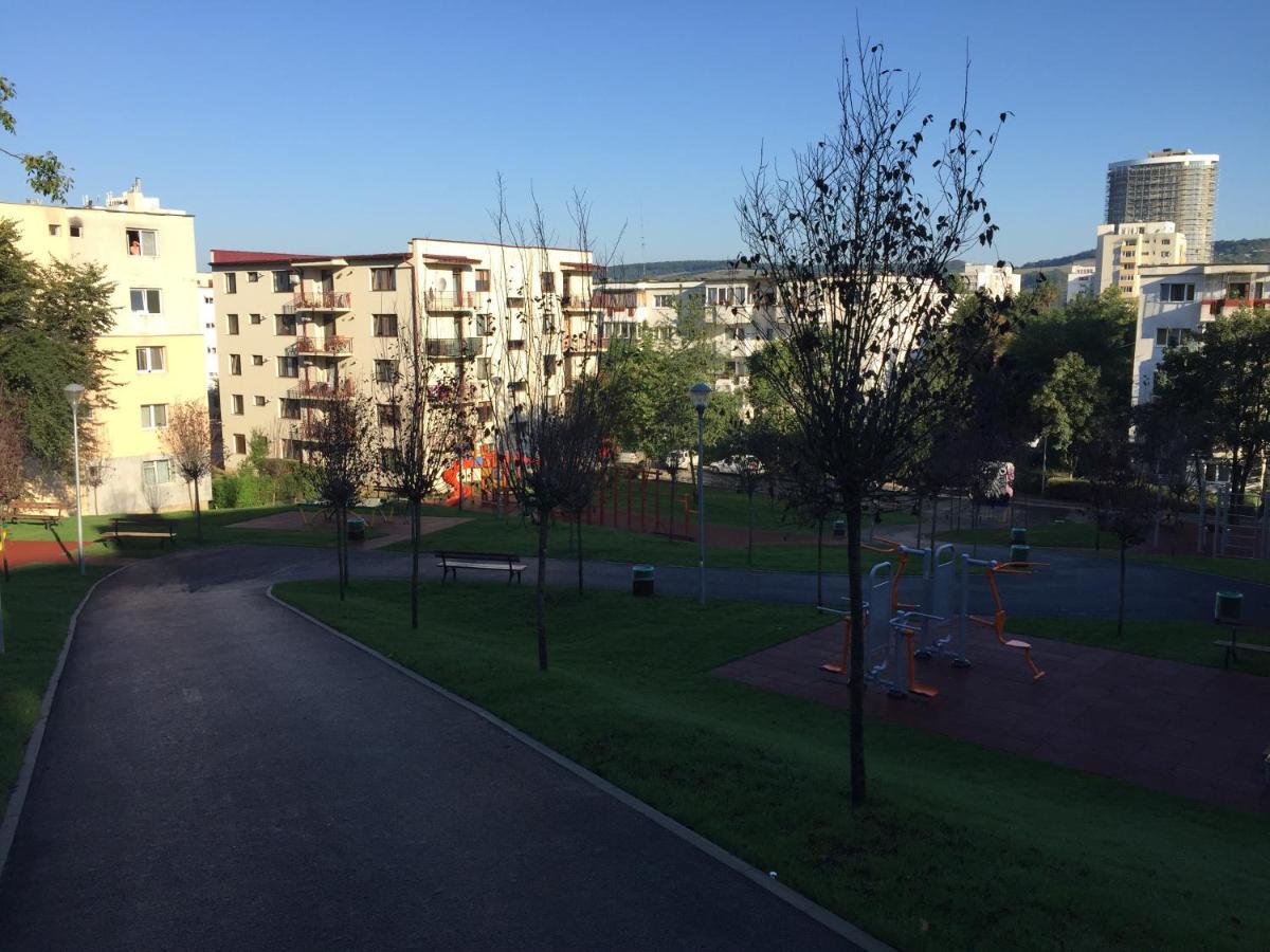 Apartamento Igi Red Flat With Free Private Parking Cluj-Napoca Exterior foto